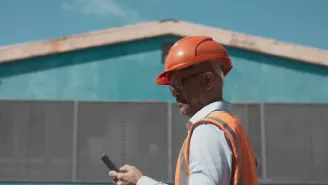 man-with-hardhat on mobile-lifestyle